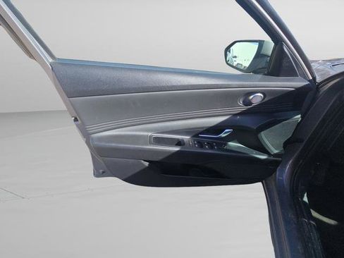 Used 2022 Hyundai Elantra SEL w/ Convenience + Premium Package image 34