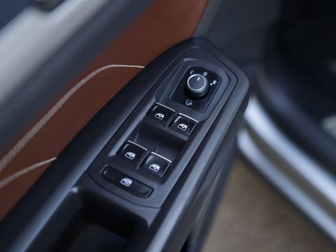 Used 2022 Volkswagen Atlas SEL Premium image 29