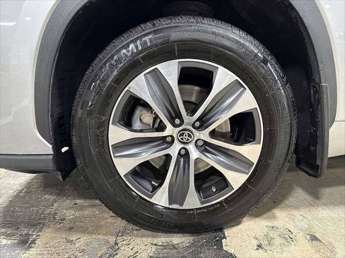 Certified 2021 Toyota Highlander XLE image 10