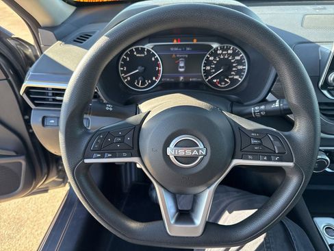 Used 2024 Nissan Altima 2.5 SV image 21