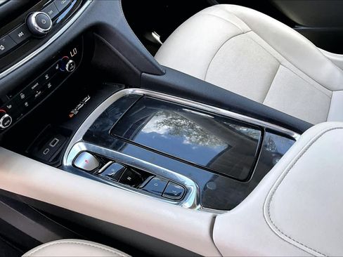 Used 2023 Buick Enclave Essence FWD image 17
