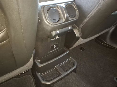 Used 2022 Jeep Wrangler Unlimited Sahara image 33