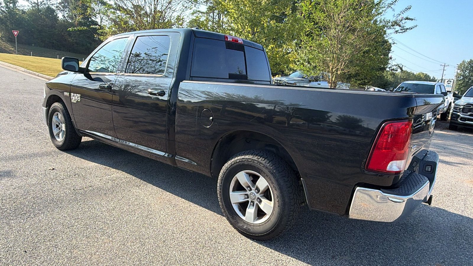 Used 2019 RAM 1500 Classic SLT RWD image 10