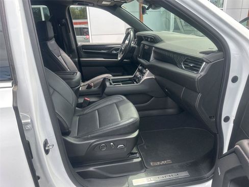 Used 2023 GMC Yukon XL Denali w/ Denali Reserve Package AWD/4WD image 8