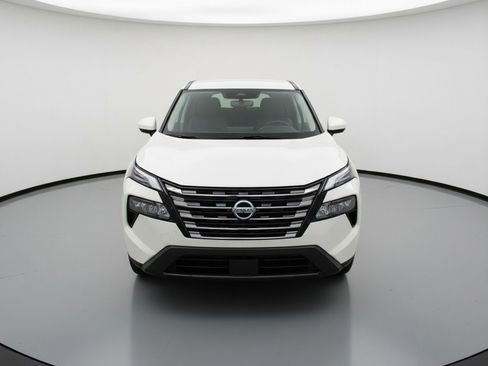 Used 2025 Nissan Rogue SV image 2