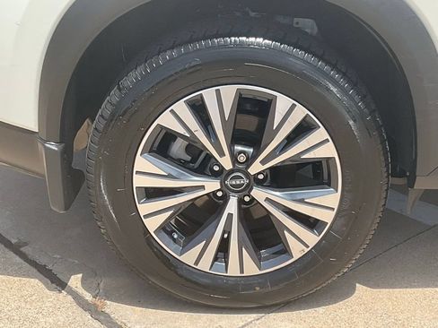 Used 2023 Nissan Rogue SV w/ SV Premium B Package FWD image 7