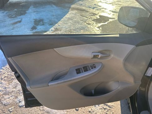 Used 2010 Toyota Corolla LE image 9