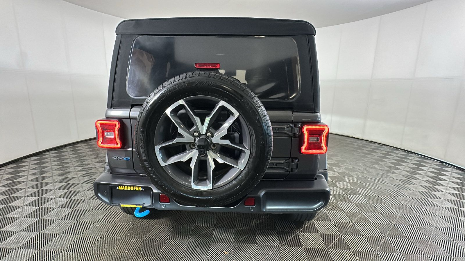Used 2024 Jeep Wrangler Unlimited w/ Convenience Group AWD/4WD image 5