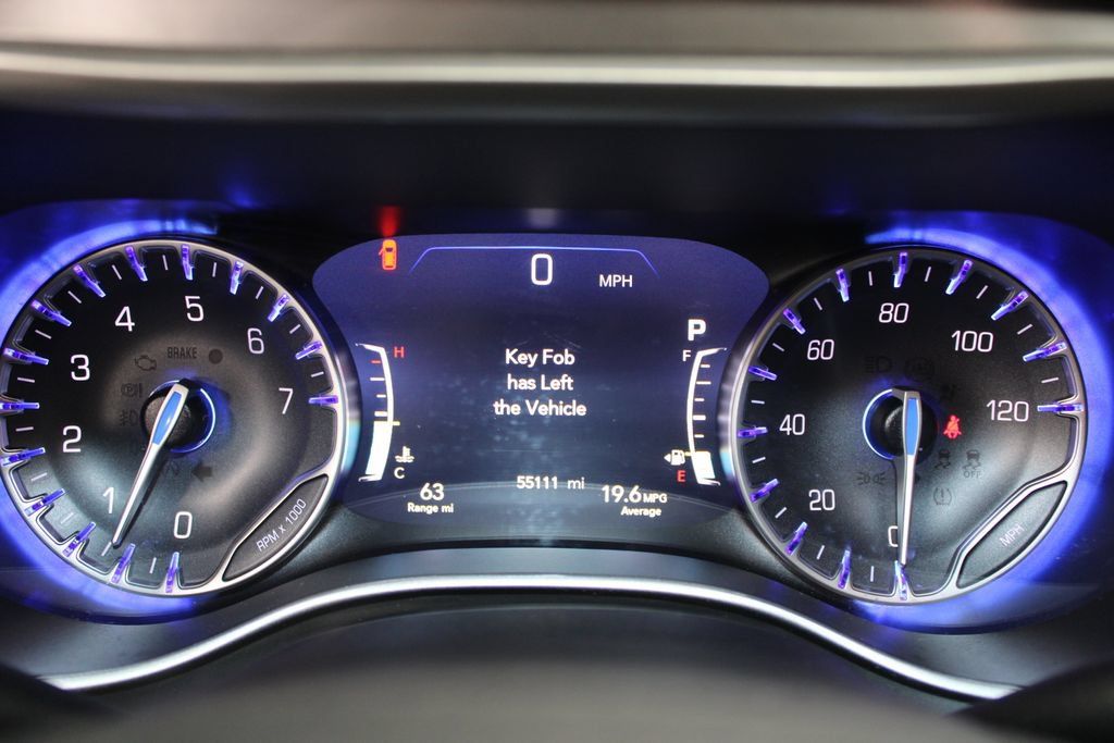 Used 2025 Chrysler Pacifica Select FWD image 34