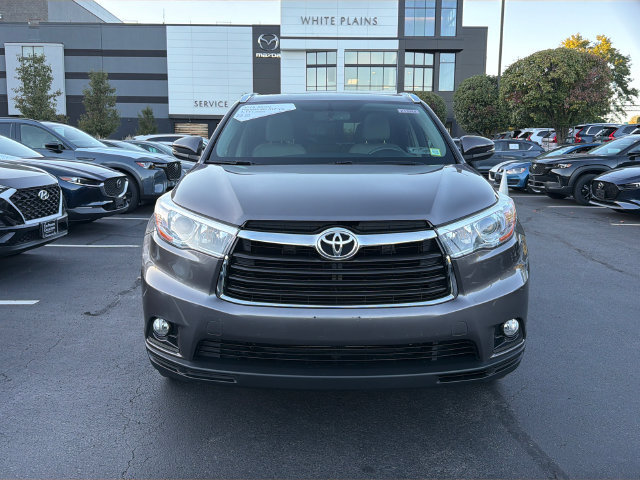 Used 2016 Toyota Highlander XLE FWD image 2