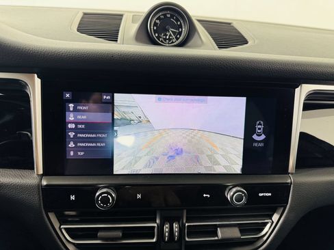 Used 2024 Porsche Macan AWD/4WD image 16