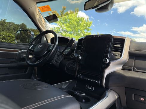 Used 2022 RAM 3500 Laramie AWD/4WD image 6