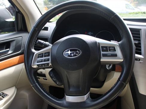 Used 2014 Subaru Outback 2.5i Limited w/ Moonroof Package AWD/4WD image 18