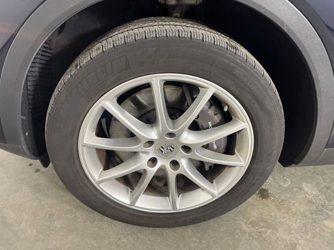 Used 2023 Porsche Cayenne image 25