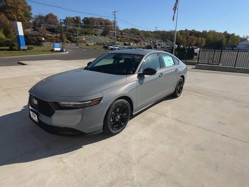 New 2025 Honda Accord SE image 4