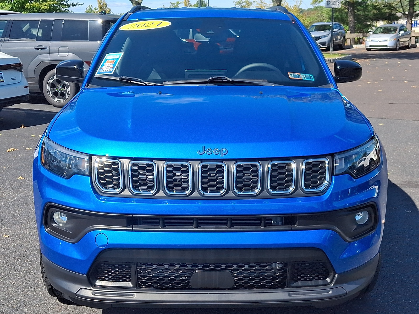 Used 2024 Jeep Compass Latitude AWD/4WD image 2