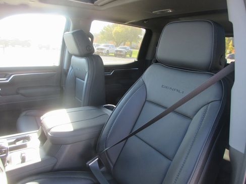 New 2026 GMC Sierra 1500 Denali w/ Denali Reserve Package image 14