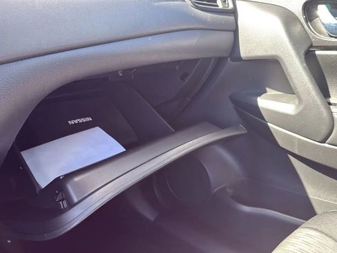 Used 2020 Nissan Rogue SV image 31