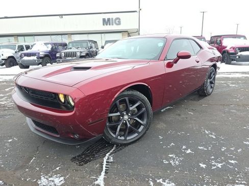 Used 2020 Dodge Challenger SXT w/ Blacktop Package image 2