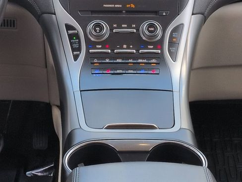 Used 2019 Lincoln Nautilus Reserve FWD image 20