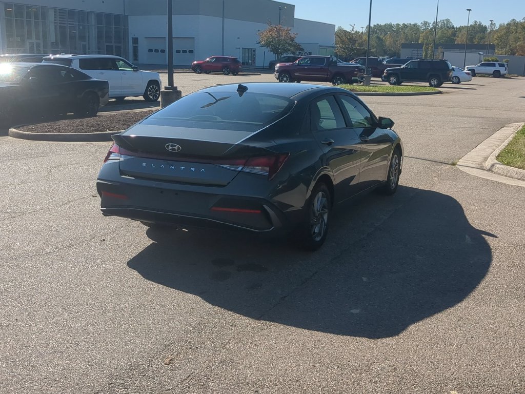 Used 2024 Hyundai Elantra SEL FWD image 5