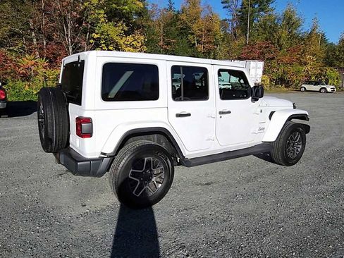 Used 2024 Jeep Wrangler Sahara image 8
