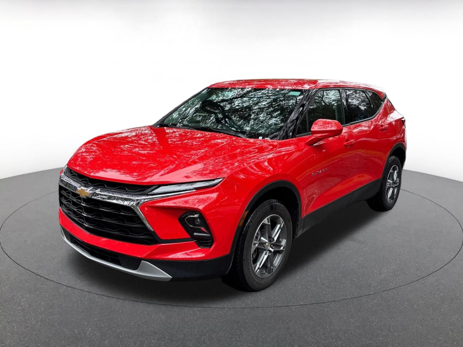 Used 2026 Chevrolet Blazer LT FWD image 4