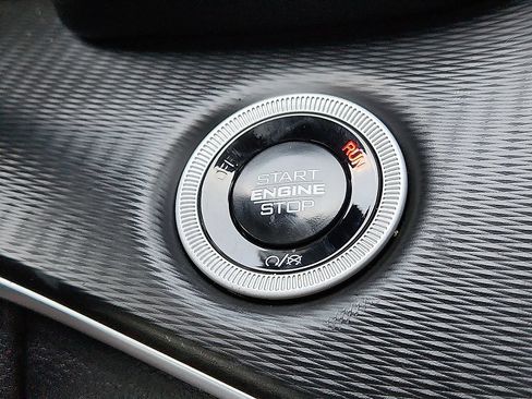 Used 2025 Jeep Grand Cherokee Altitude AWD/4WD image 9