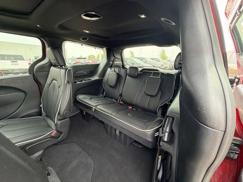 Used 2025 Chrysler Pacifica Limited w/ Uconnect Theater Family Group AWD/4WD image 14