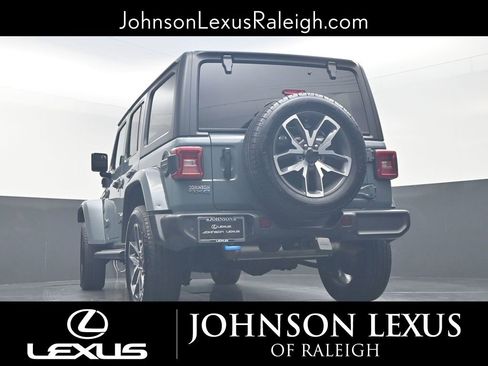 Used 2024 Jeep Wrangler Unlimited w/ Convenience Group image 18