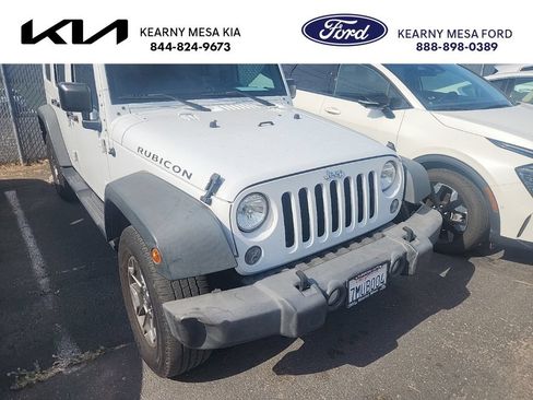 Used 2015 Jeep Wrangler Unlimited Rubicon w/ Connectivity Group AWD/4WD image 1