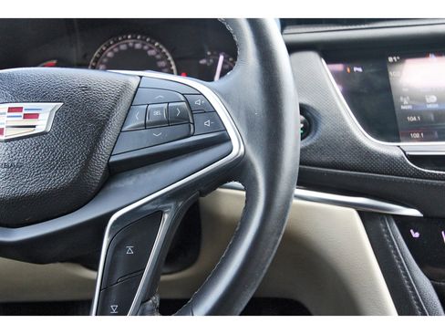 Used 2017 Cadillac XT5 Luxury w/ Driver Awareness Package FWD image 18