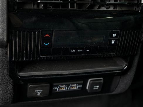 Used 2024 Jeep Wagoneer Series II w/ Flexible Seating Group image 24