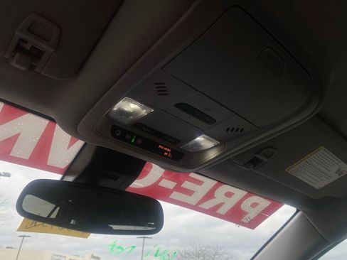 Used 2024 GMC Terrain SLT image 20