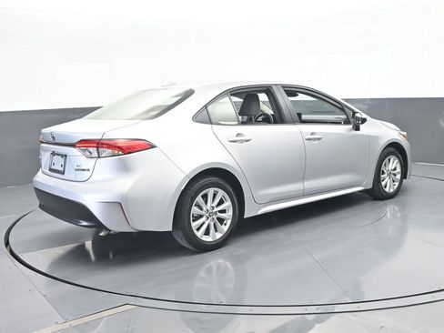 Used 2024 Toyota Corolla LE w/ LE Convenience Package image 6