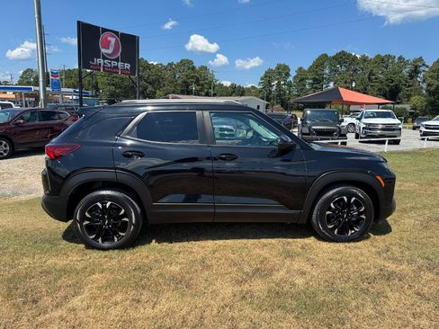 Used 2023 Chevrolet TrailBlazer LT FWD image 2