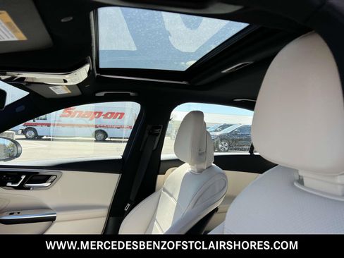 Used 2025 Mercedes-Benz C 300 4MATIC Sedan image 27