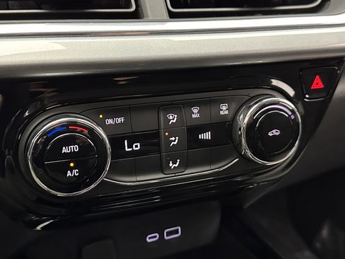 Used 2025 Chevrolet Trax LT FWD image 16