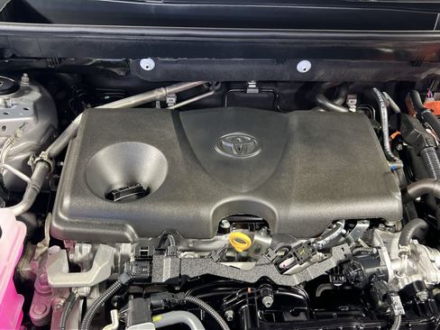 Used 2025 Toyota RAV4 XLE AWD/4WD image 29