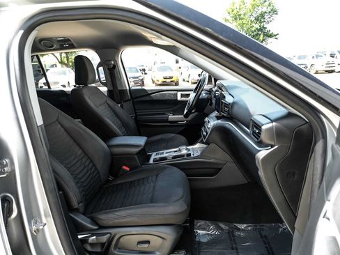 Used 2021 Ford Explorer XLT RWD image 32