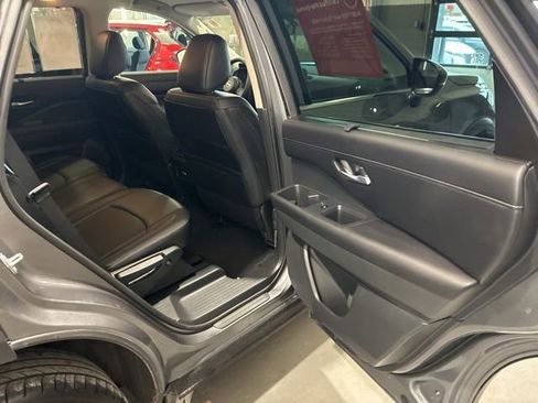 Used 2025 Nissan Pathfinder SL image 12