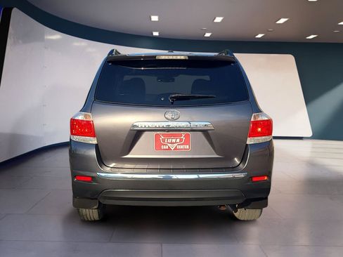 Used 2011 Toyota Highlander SE w/ Tow Pkg FWD image 4