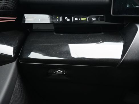 Used 2024 BMW 530i w/ Convenience Package image 30