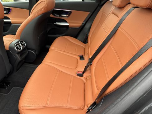 Used 2025 Mercedes-Benz GLC 300 4MATIC image 23