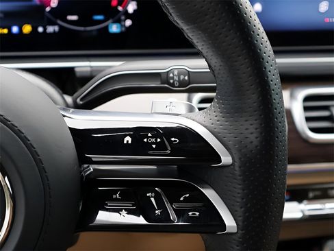 Certified 2025 Mercedes-Benz GLS 580 4MATIC image 35