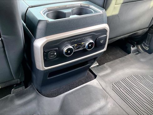 Used 2022 Ford Expedition Max XLT image 25
