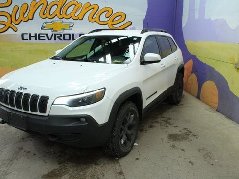 Used 2020 Jeep Cherokee Sport image 4