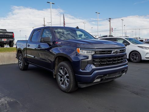 Used 2022 Chevrolet Silverado 1500 RST AWD/4WD image 2