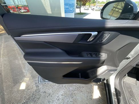 Certified 2025 Buick Enclave Sport Touring w/ Power Package FWD image 21