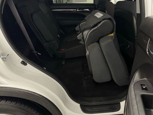 Used 2013 Kia Sorento LX w/ Convenience Pkg image 36